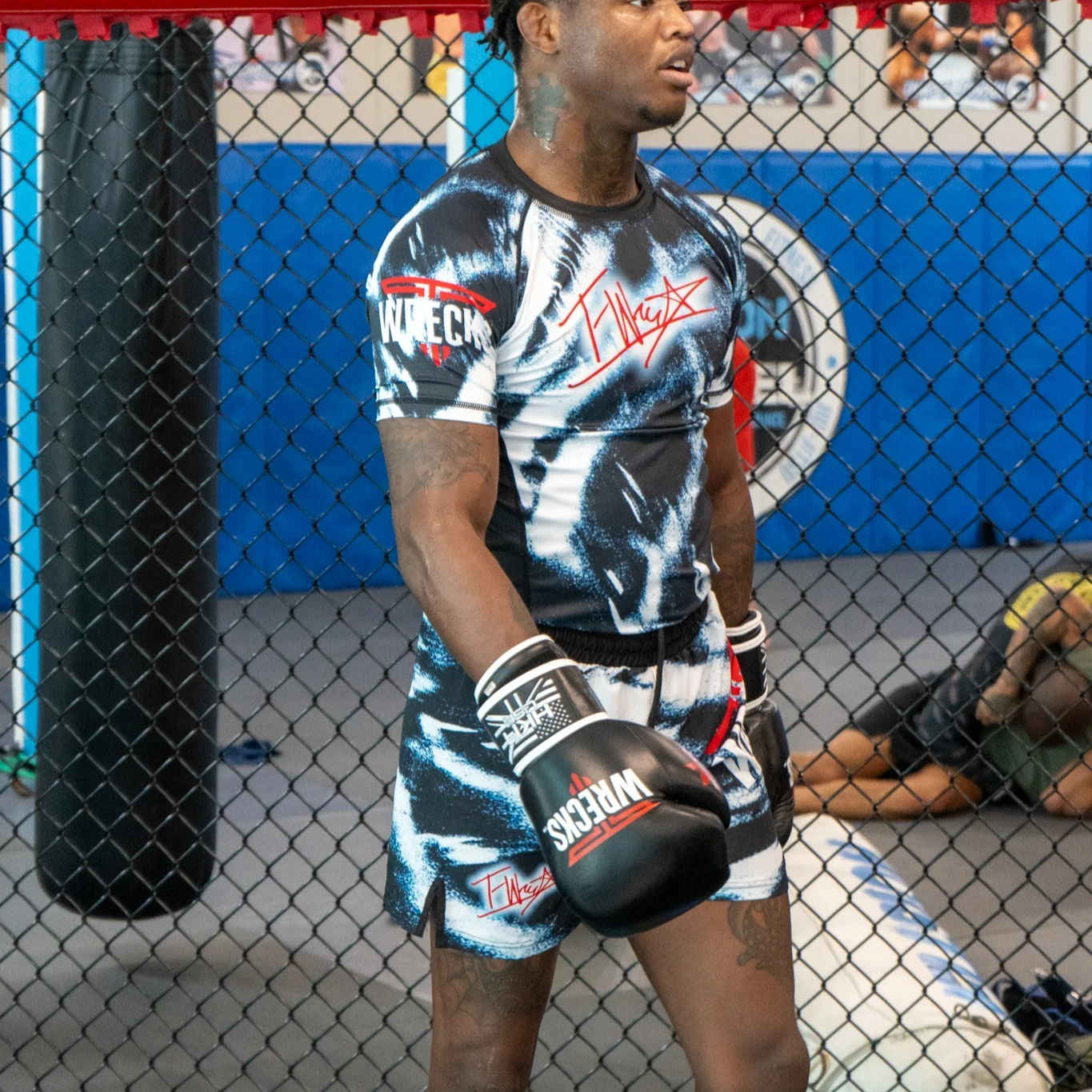 Twrecks Signature Rash Guard a – обзор и цена Sports Equipment Set